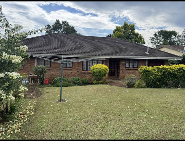 3 BEDROOM FREEHOLD FOR SALE IN HOWICK WEST